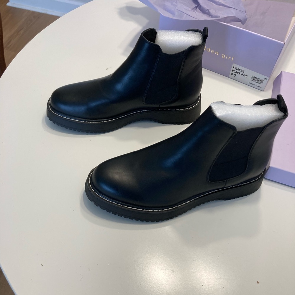 Madden Girl Kweenn Chelsea Boots NEW
